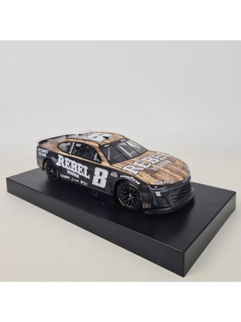 Lionel Racing 1:24 Diecast Cup Se 2025 Camaro Rebel Bourbon #8 Kyle Busch E14